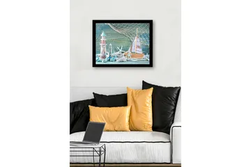 Innrammet lerret i tre - 41x56 cm - Maritim scene med seilbåt og fyr - Turkis / Hvit / Beige - Interiør - Maleri & posters - Lerretsbilder