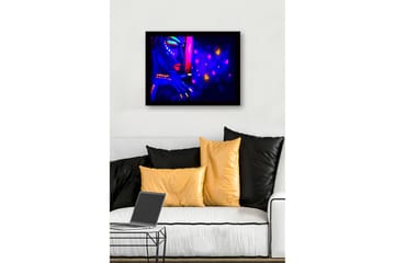 Innrammet lerret i tre - 41x56 cm - Neonfarget portrett av en kvinne med sterke ansiktsmalerier - Blå / Neonoransje / Rosa - Interiør - Maleri & posters - Lerretsbilder