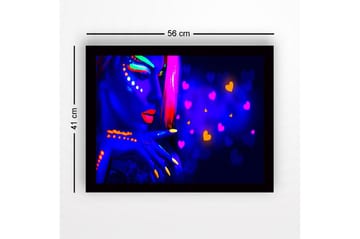 Innrammet lerret i tre - 41x56 cm - Neonfarget portrett av en kvinne med sterke ansiktsmalerier - Blå / Neonoransje / Rosa - Interiør - Maleri & posters - Lerretsbilder