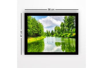 Innrammet lerret i tre - 41x56 cm - Speillignende vannflater omgitt av frodig grøntområde - Grønn / Blå / Hvit - Interiør - Maleri & posters - Lerretsbilder