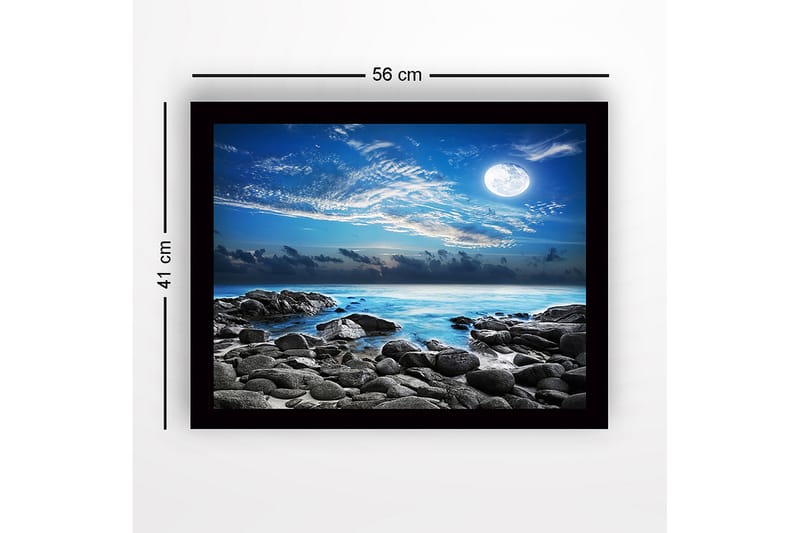 Innrammet lerret i tre - 41x56 cm - Stemningsfullt sjølandskap med måne og steiner - Blå / Grå / Hvit - Interiør - Maleri & posters - Lerretsbilder
