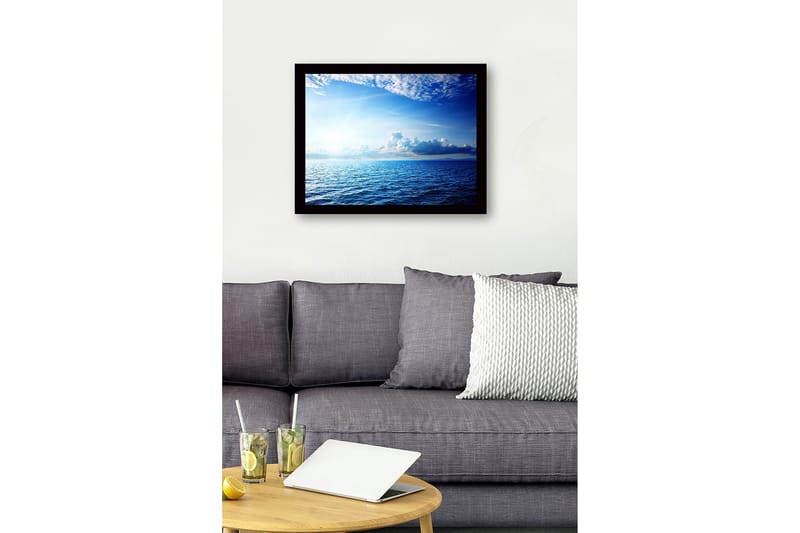 Innrammet lerret i tre - 41x56 cm - Storslått havutsikt med klare skyer og solstråler - Blå / Lyseblå / Hvit - Interiør - Maleri & posters - Lerretsbilder