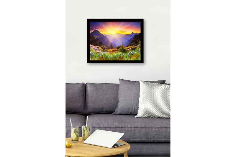 Innrammet lerret i tre - 41x56 cm - Storslått soloppgang over fjell og daler - Gull / Lilla / Grønn - Interiør - Maleri & posters - Lerretsbilder