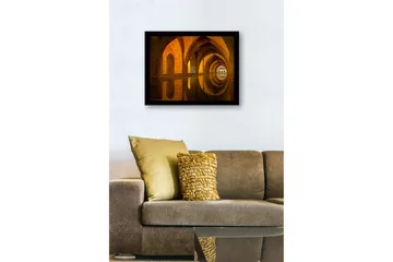 Innrammet lerret i tre - 41x56 cm - Vakker arkitektur med refleksjoner i en stille vannoverflate - Gull / Oransje / Brun - Interiør - Maleri & posters - Lerretsbilder