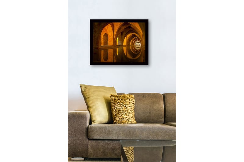 Innrammet lerret i tre - 41x56 cm - Vakker arkitektur med refleksjoner i en stille vannoverflate - Gull / Oransje / Brun - Interiør - Maleri & posters - Lerretsbilder