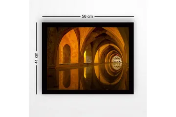 Innrammet lerret i tre - 41x56 cm - Vakker arkitektur med refleksjoner i en stille vannoverflate - Gull / Oransje / Brun - Interiør - Maleri & posters - Lerretsbilder