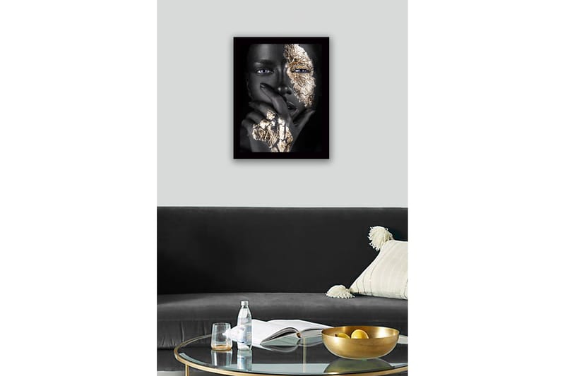 Innrammet lerret i tre - 41x56 cm - Portrett av en person med gulldetaljer på ansikt og hånd - Svart / Gull - Interiør - Maleri & posters - Lerretsbilder