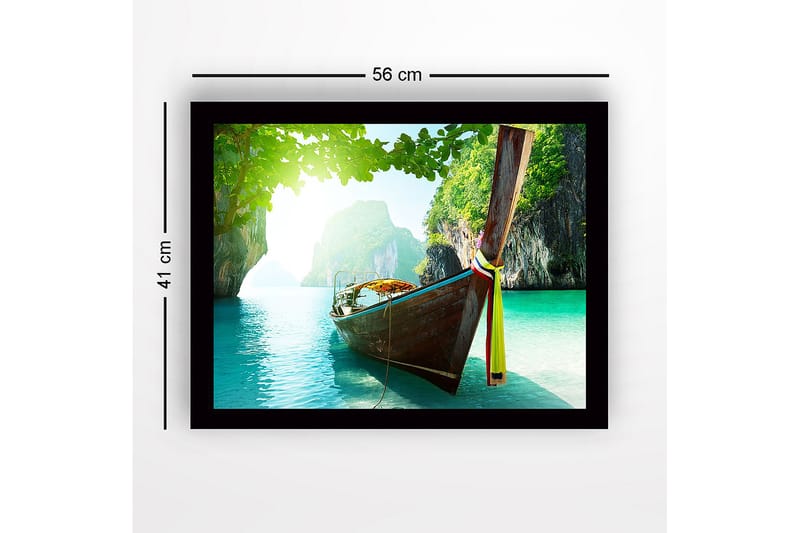 Innrammet lerretsbilde i tre - 41x56 cm - Båt ligger stille i en klar, turkis lagune omgitt av grønne klipper - Turkis / Grønn / Brun - Interiør - Maleri & posters - Lerretsbilder