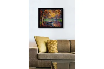 Innrammet lerretsbilde i tre - 41x56 cm - Båt som flyter stille i en speilblank innsjø omgitt av høstfargede trær - Oransje / Grønn / Blå - Interiør - Maleri & posters - Lerretsbilder