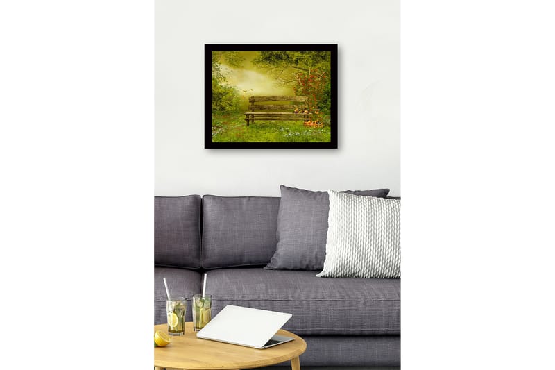 Innrammet lerretsbilde i tre - 41x56 cm - Benk i en frodig hage omgitt av blomster og sommerfugler - Grønn / Brun / Gul - Interiør - Maleri & posters - Lerretsbilder