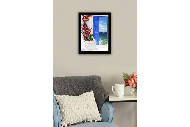 Innrammet lerretsbilde i tre - 41x56 cm - Blå dør med blomster i rødt foran havutsikt - Blå / Rød / Hvit - Interiør - Maleri & posters - Lerretsbilder