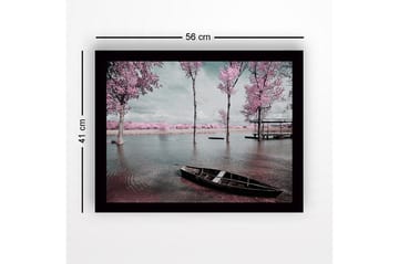 Innrammet lerretsbilde i tre - 41x56 cm - Drømmende landskap med rosa trær ved en rolig innsjø - Rosa / Grå / Svart - Interiør - Maleri & posters - Lerretsbilder