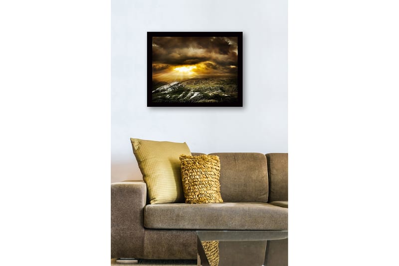 Innrammet lerretsbilde i tre - 41x56 cm - Dramatisk landskap med solstråler som bryter gjennom skyene - Gull / Mørkegrå / Grønn - Interiør - Maleri & posters - Lerretsbilder