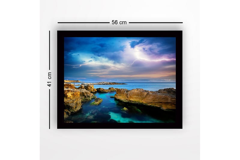 Innrammet lerretsbilde i tre - 41x56 cm - Dramatisk sjølandskap med tordenskyer og fjellformasjoner - Blå / Grønn / Beige - Interiør - Maleri & posters - Lerretsbilder