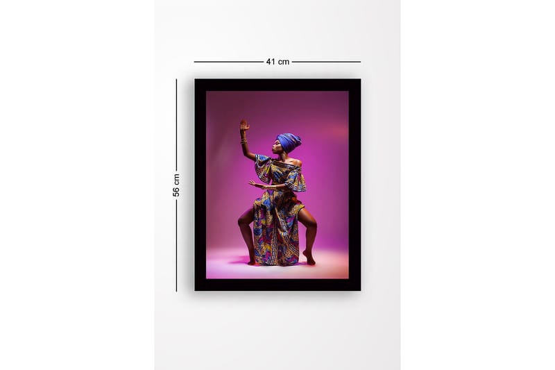 Innrammet lerretsbilde i tre - 41x56 cm - Elegant kvinne i fargerike tradisjonelle klær med en kraftfull pose - Lilla / Blå / Gull - Interiør - Maleri & posters - Lerretsbilder