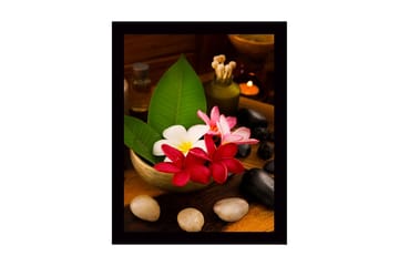 Innrammet lerretsbilde i tre - 41x56 cm - Fargerik blomsterbukett i en bolle - Rød / Hvit / Grønn - Interiør - Maleri & posters - Lerretsbilder