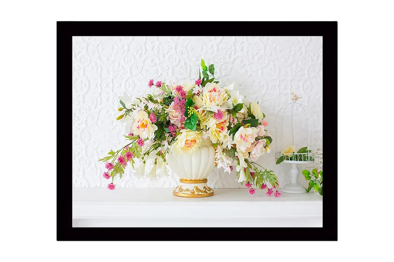 Innrammet lerretsbilde i tre - 41x56 cm - Fargerik blomsterbukett i en elegant vase, Lys rosa / Grønn / Hvit