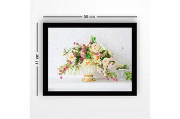 Innrammet lerretsbilde i tre - 41x56 cm - Fargerik blomsterbukett i en elegant vase - Lys rosa / Grønn / Hvit - Interiør - Maleri & posters - Lerretsbilder