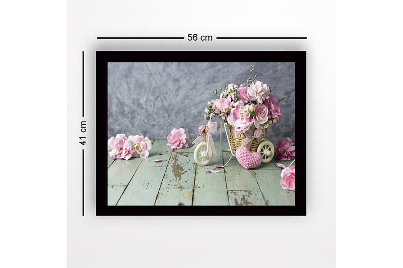 Innrammet lerretsbilde i tre - 41x56 cm - Fargerik blomsterbukett i en kurv på en treflate - Rosa / Grønn / Beige - Interiør - Maleri & posters - Lerretsbilder