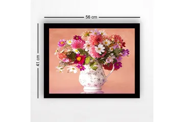Innrammet lerretsbilde i tre - 41x56 cm - Fargerik blomsterbukett i en porselensmugge - Rosa / Hvit / Grønn - Interiør - Maleri & posters - Lerretsbilder