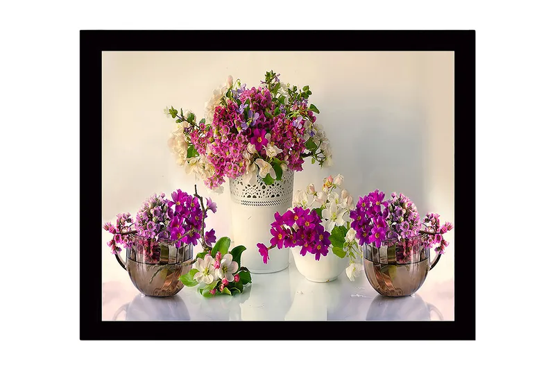 Innrammet lerretsbilde i tre - 41x56 cm - Fargerik blomsterbukett i forskjellige nyanser av lilla og hvitt - Lilla / Hvit - Interiør - Maleri & posters - Lerretsbilder