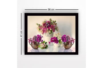 Innrammet lerretsbilde i tre - 41x56 cm - Fargerik blomsterbukett i forskjellige nyanser av lilla og hvitt - Lilla / Hvit - Interiør - Maleri & posters - Lerretsbilder