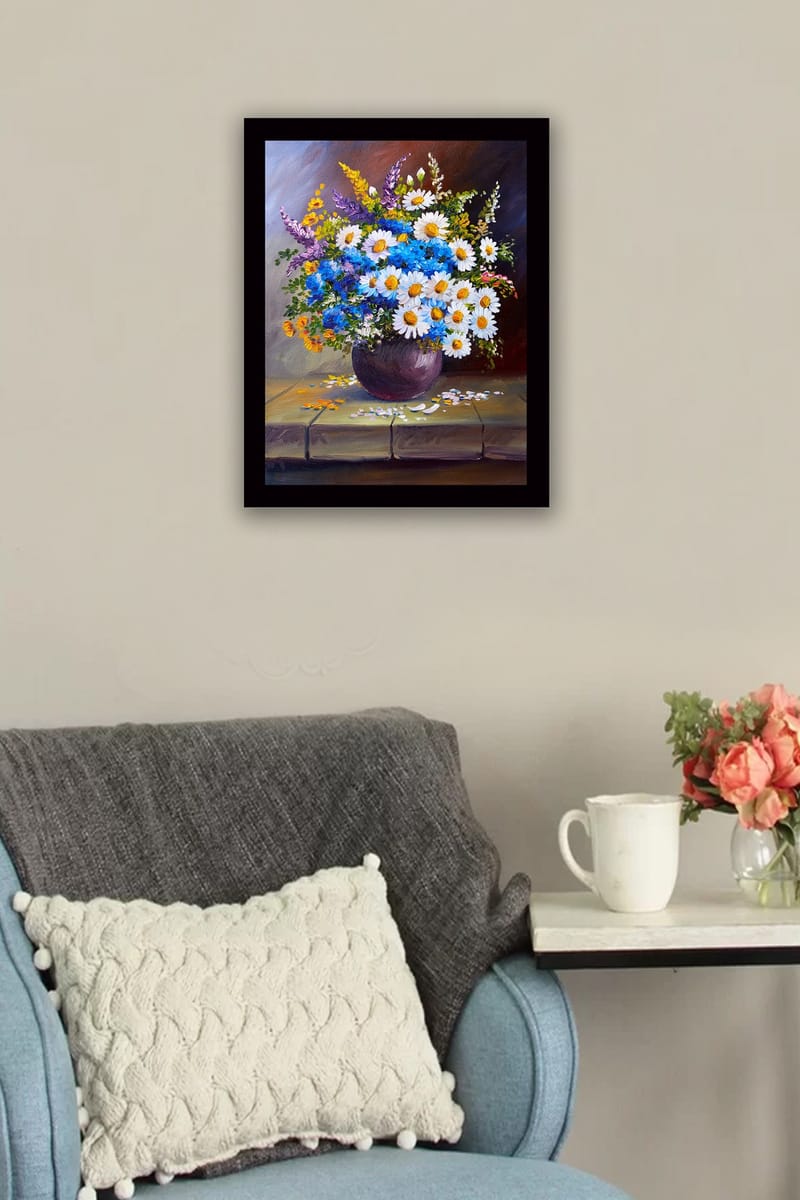 Innrammet lerretsbilde i tre - 41x56 cm - Fargerik blomsterbukett i vase - Blå / Hvit / Gul - Interiør - Maleri & posters - Lerretsbilder