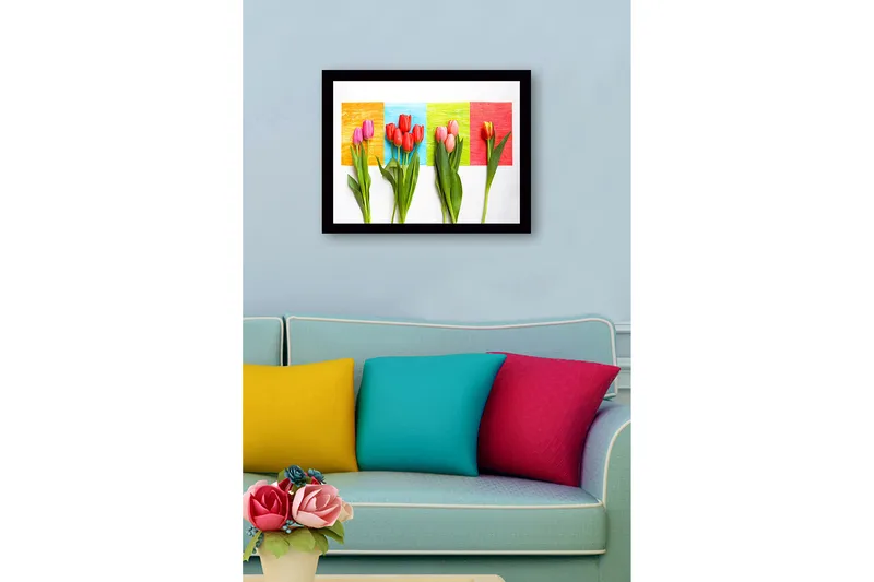 Innrammet lerretsbilde i tre - 41x56 cm - Fargerik bukett med tulipaner mot en livlig bakgrunn - Rød / Rosa / Grønn - Interiør - Maleri & posters - Lerretsbilder