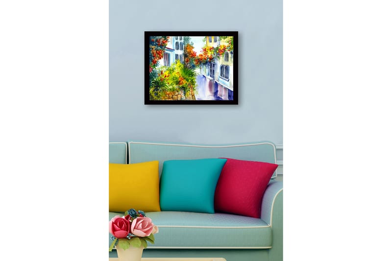 Innrammet lerretsbilde i tre - 41x56 cm - Fargerik gate med blomstrende planter og husfasader - Grønn / Rød / Gul - Interiør - Maleri & posters - Lerretsbilder