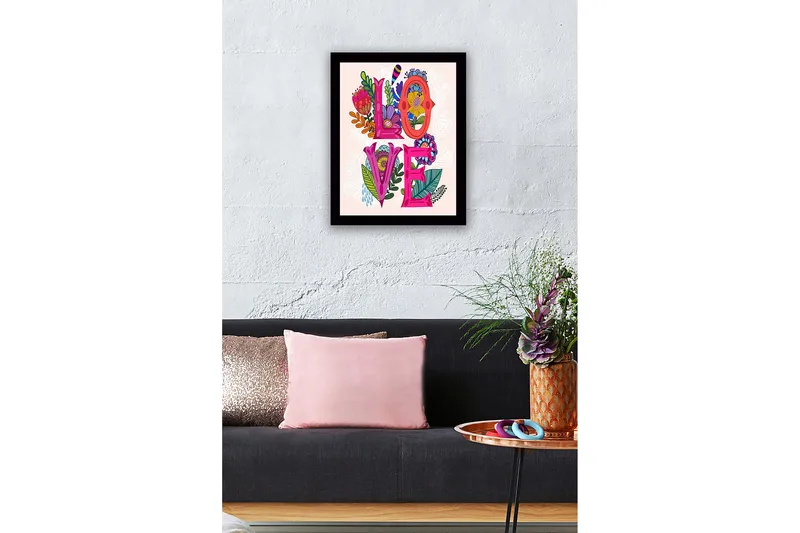 Innrammet lerretsbilde i tre - 41x56 cm - Fargerik komposisjon med ordet LOVE omgitt av blomster og bladverk - Rosa / Grønn / Oransje - Interiør - Maleri & posters - Lerretsbilder