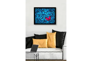 Innrammet lerretsbilde i tre - 41x56 cm - Fargerik samling av sommerfugler med en fremtredende rosa sommerfugl - Blå / Rosa - Interiør - Maleri & posters - Lerretsbilder