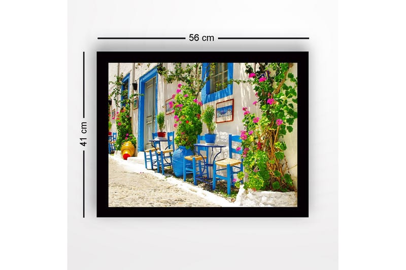 Innrammet lerretsbilde i tre - 41x56 cm - Fargerik utendørs spiseplass med blå stoler og blomstrende planter - Blå / Grønn / Rosa - Interiør - Maleri & posters - Lerretsbilder