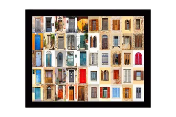 Innrammet lerretsbilde i tre - 41x56 cm - Fargerike dører og vinduer i en mosaikk av forskjellige stiler - Blå / Rød / Beige - Interiør - Maleri & posters - Lerretsbilder