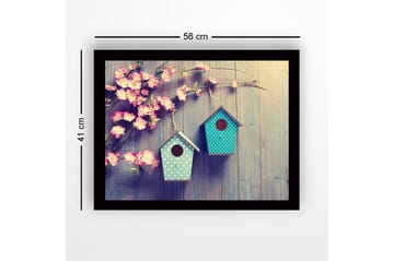 Innrammet lerretsbilde i tre - 41x56 cm - Fargerike fuglehus hengende blant blomster - Rosa / Turkis - Interiør - Maleri & posters - Lerretsbilder