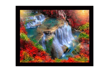 Innrammet lerretsbilde i tre - 41x56 cm - Foss omgitt av fargerike høstblader - Rød / Grønn / Blå - Interiør - Maleri & posters - Lerretsbilder