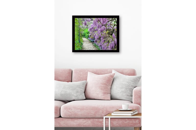 Innrammet lerretsbilde i tre - 41x56 cm - Frodig gangvei med blomstrende blåregn i lilla nyanser - Lilla / Grønn - Interiør - Maleri & posters - Lerretsbilder