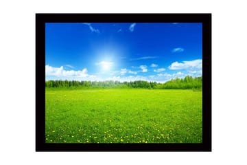 Innrammet lerretsbilde i tre - 41x56 cm - Grønn eng under en klar blå himmel med hvite skyer - Grønn / Blå / Hvit - Interiør - Maleri & posters - Lerretsbilder