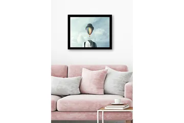 Innrammet lerretsbilde i tre - 41x56 cm - Hodeløs mann i hvit skjorte med en fargerik varmluftsballong over seg - Blå / Grønn / Rød - Interiør - Maleri & posters - Lerretsbilder