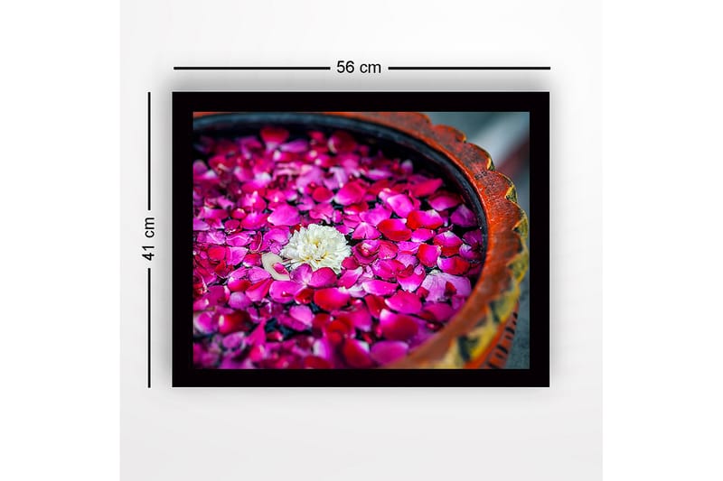 Innrammet lerretsbilde i tre - 41x56 cm - Hvit blomst omgitt av rosa roseblader i en bolle - Rosa / Hvit - Interiør - Maleri & posters - Lerretsbilder
