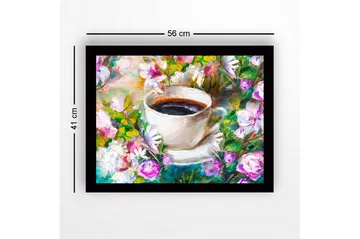 Innrammet lerretsbilde i tre - 41x56 cm - Kopp kaffe omgitt av fargerike blomster - Lilla / Grønn / Hvit - Interiør - Maleri & posters - Lerretsbilder