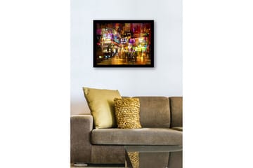 Innrammet lerretsbilde i tre - 41x56 cm - Livlig byscene med neonlys og mennesker i bevegelse - Lilla / Gul / Oransje - Interiør - Maleri & posters - Lerretsbilder