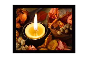 Innrammet lerretsbilde i tre - 41x56 cm - Lyslykt omgitt av tørkede blomster og frukt - Gull / Oransje / Brun - Interiør - Maleri & posters - Lerretsbilder