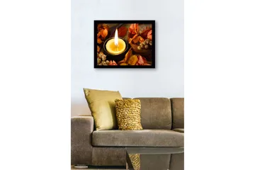 Innrammet lerretsbilde i tre - 41x56 cm - Lyslykt omgitt av tørkede blomster og frukt - Gull / Oransje / Brun - Interiør - Maleri & posters - Lerretsbilder