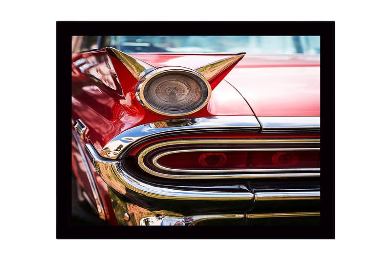 Innrammet lerretsbilde i tre - 41x56 cm - Retrobil med karakteristiske detaljer og skinnende krom, Rød / Krom / Gull