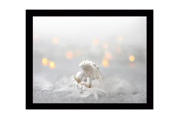 Innrammet lerretsbilde i tre - 41x56 cm - Søt engel hviler i en fjærseng - Hvit / Lys grå / Gull - Interiør - Maleri & posters - Lerretsbilder