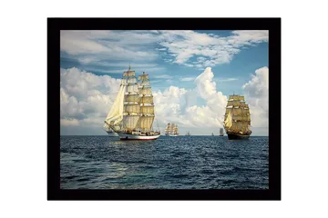 Innrammet lerretsbilde i tre - 41x56 cm - Seilbåter på åpent hav under klar himmel - Blå / Hvit / Beige - Interiør - Maleri & posters - Lerretsbilder