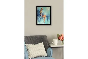 Innrammet lerretsbilde i tre - 41x56 cm - Sittende kvinne med elegante klær og en avslappet positur - Blå / Hudtone / Svart - Interiør - Maleri & posters - Lerretsbilder