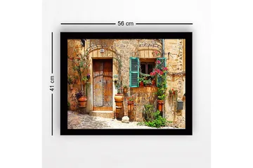 Innrammet lerretsbilde i tre - 41x56 cm - Sjarmerende husfasade med blomsterdekorasjoner og grønne skodder - Terrakotta / Grønn / Beige - Interiør - Maleri & posters - Lerretsbilder