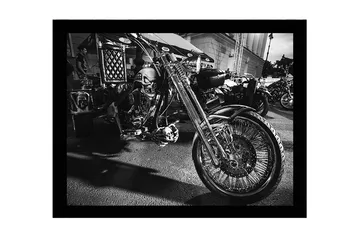 Innrammet lerretsbilde i tre - 41x56 cm - Skulpturell motorsykkel med hodeskallemotiv - Svart / Sølv - Interiør - Maleri & posters - Lerretsbilder