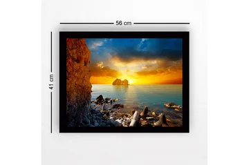 Innrammet lerretsbilde i tre - 41x56 cm - Solnedgang over havet med fjellformasjoner i forgrunnen - Oransje / Blå / Grå - Interiør - Maleri & posters - Lerretsbilder